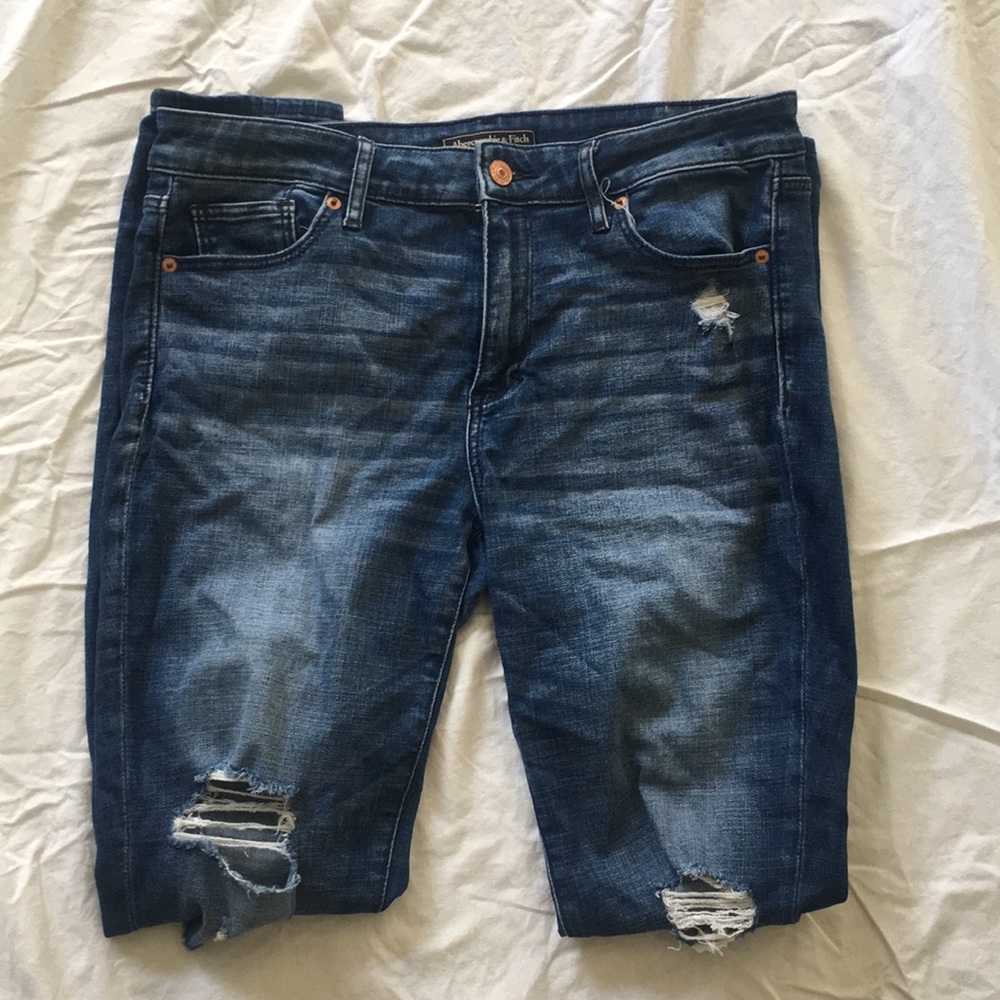 Never worn Abercrombie & Fitch distressed jeans